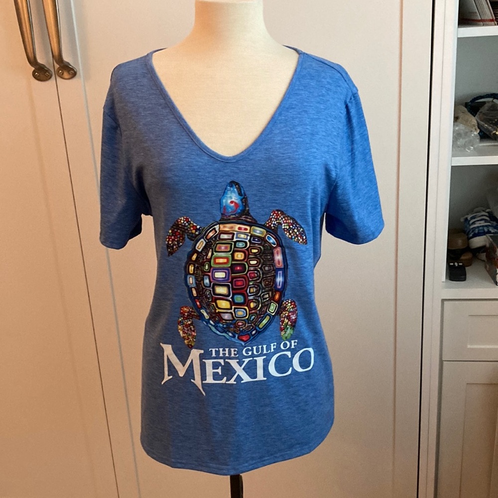 NWOT—The Gulf of Mexico v-neck t-shirt